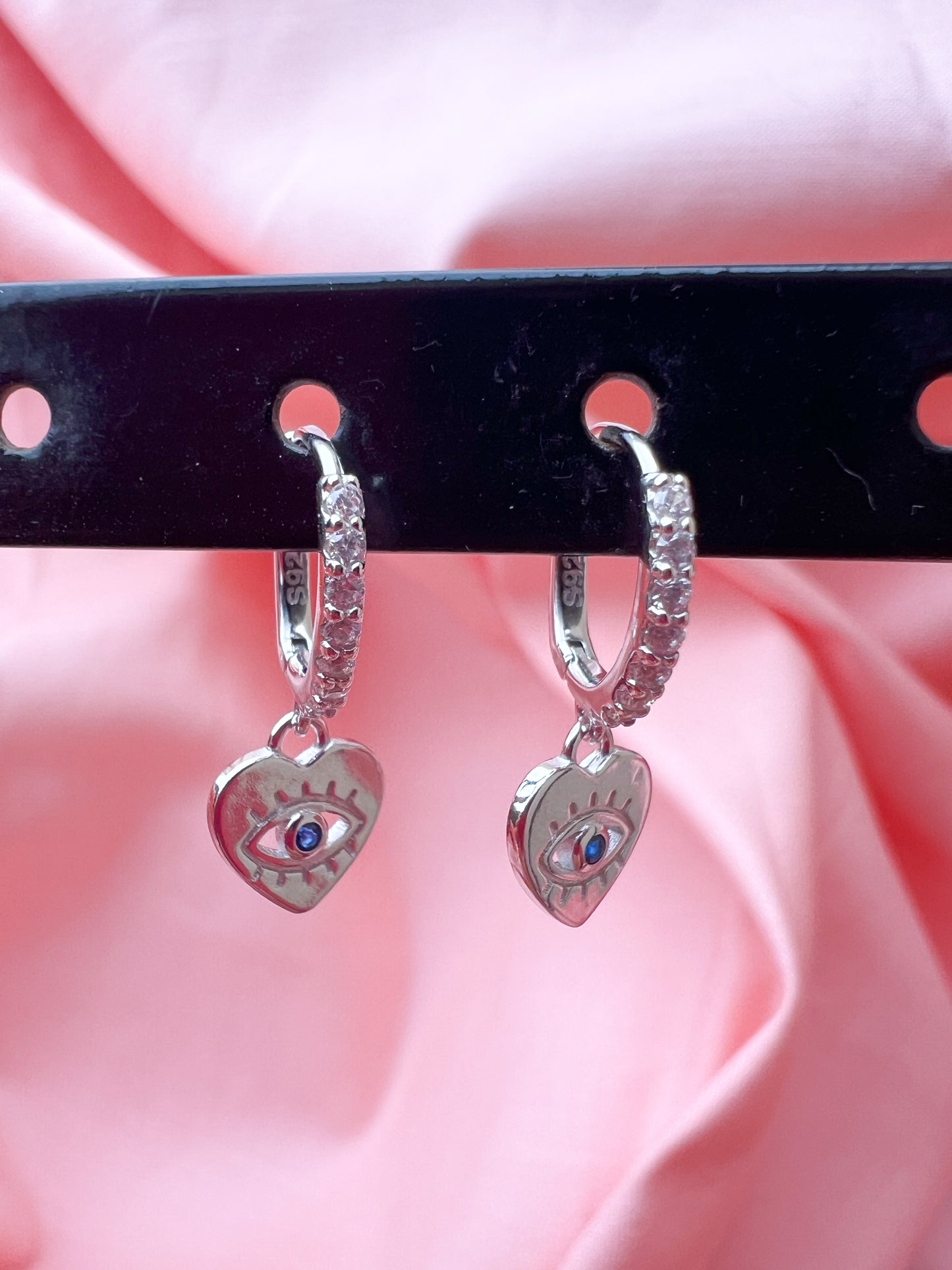 Boucles d’oreilles petit cœur œil