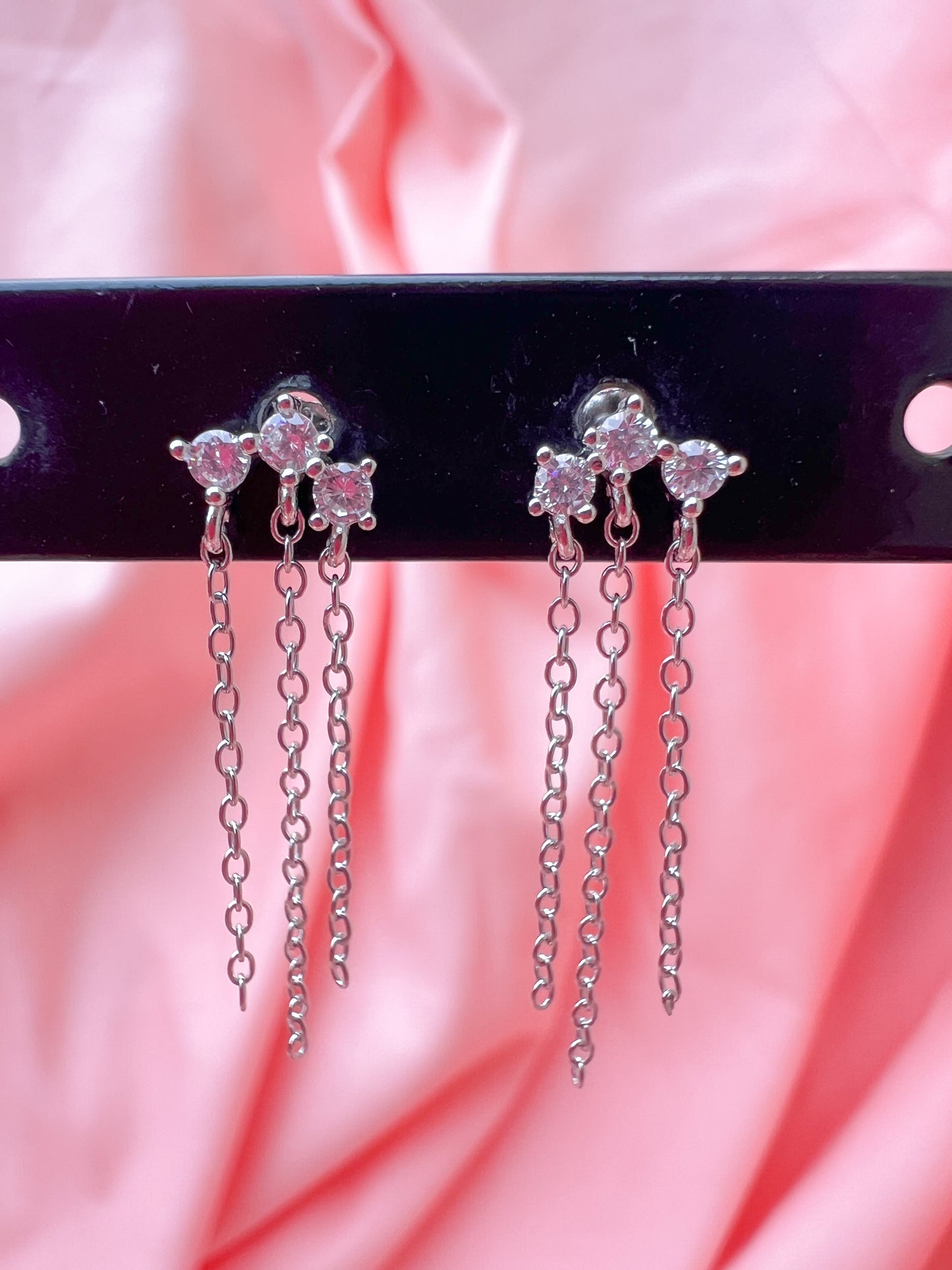 Boucles triple strass chaînettes pendantes